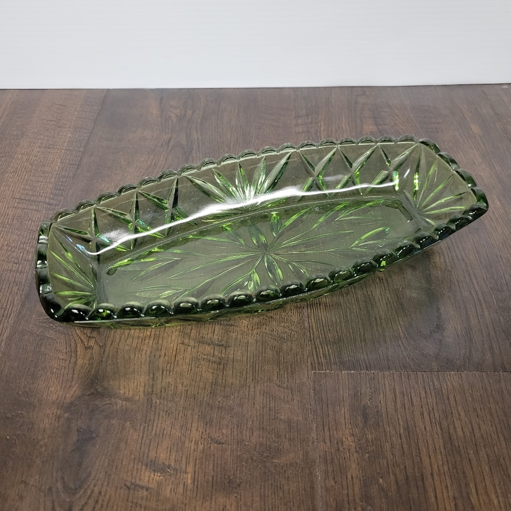 Vintage Hazel Atlas Green Oblong Glass Dish Cut Green Trinket Fish Tray Decor - Picture 2 of 3